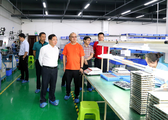 區黨工委書記李錦林來百宏光電調研