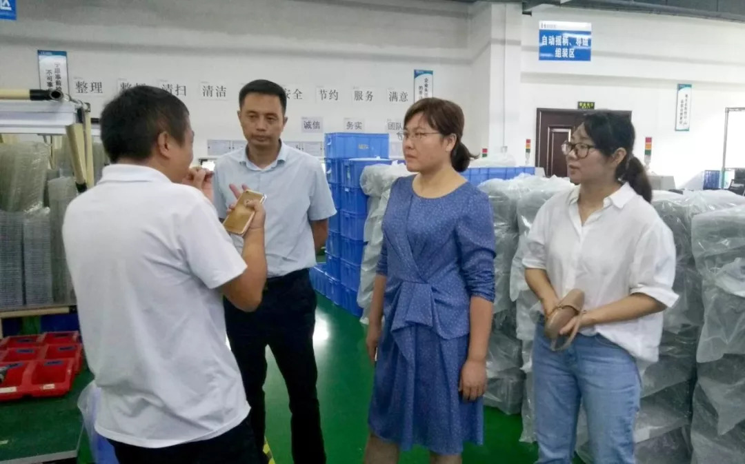 萍鄉(xiāng)市工商銀行行長(zhǎng)徐惟到江西百宏光電有限公司調(diào)研 